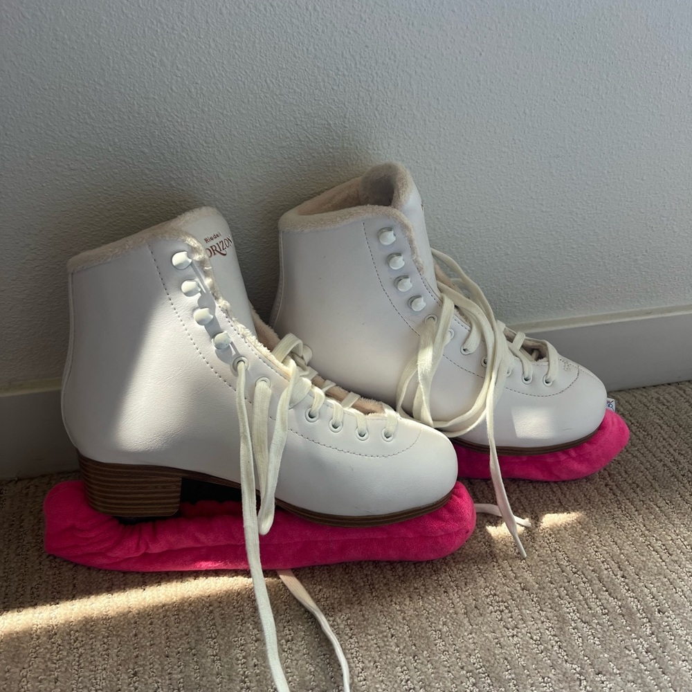 Riedell Horizon Ice skates with pink guards